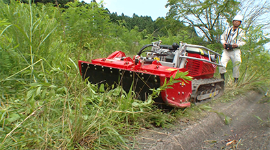 ラジコン草刈り機