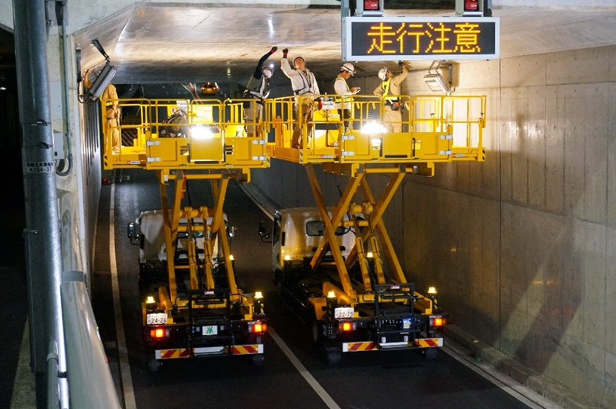 橋梁だけではなく、トンネルの点検現場も急増中