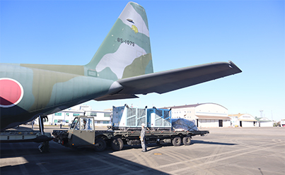 アクティオのレンタル機械が航空自衛隊の輸送機で納品