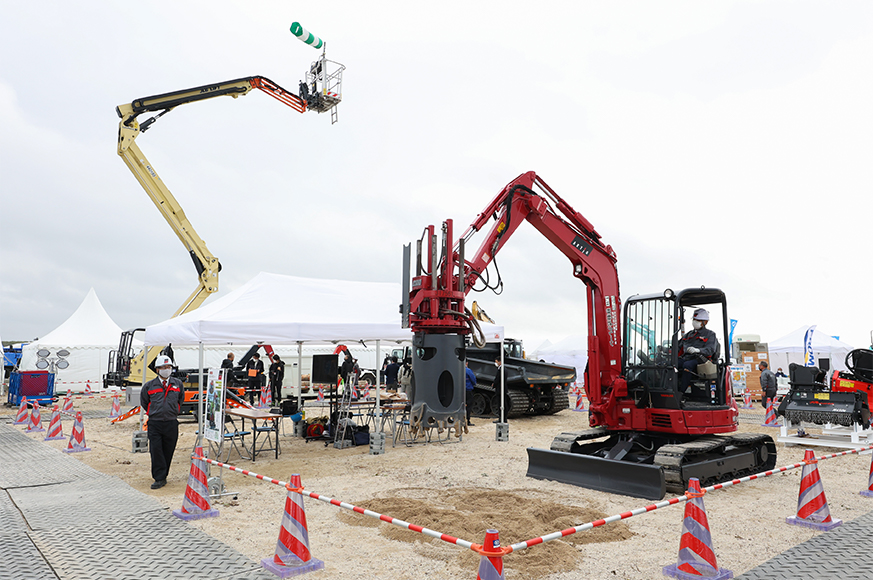 1年ぶりの開催となる森林・林業・環境機械展示実演会に出展