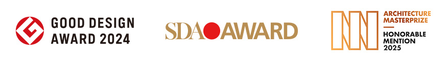 左）グッドデザイン賞ロゴ　中）SDA AWARDロゴ　右）Architecture MasterPrizeロゴ