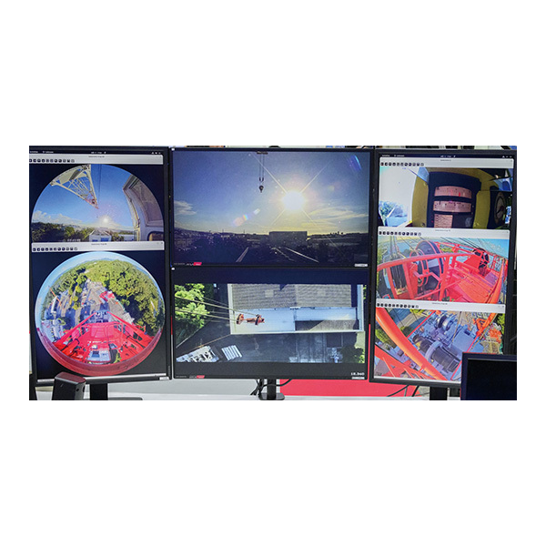 TawaRemo&reg;（タワリモ）　「TawaRemo&reg;」の操作画⾯。数々のモニターに映し出された映像を⾒ながら作業を⾏う