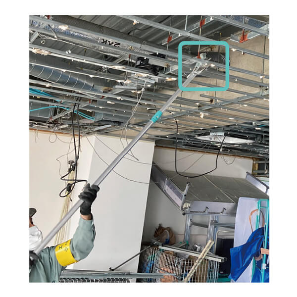 天井軽鉄下地解体工具 クリッポン　作業風景