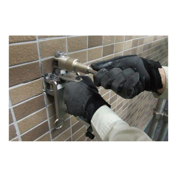 消音タイル撤去工具 タイルメクリックス　作業風景