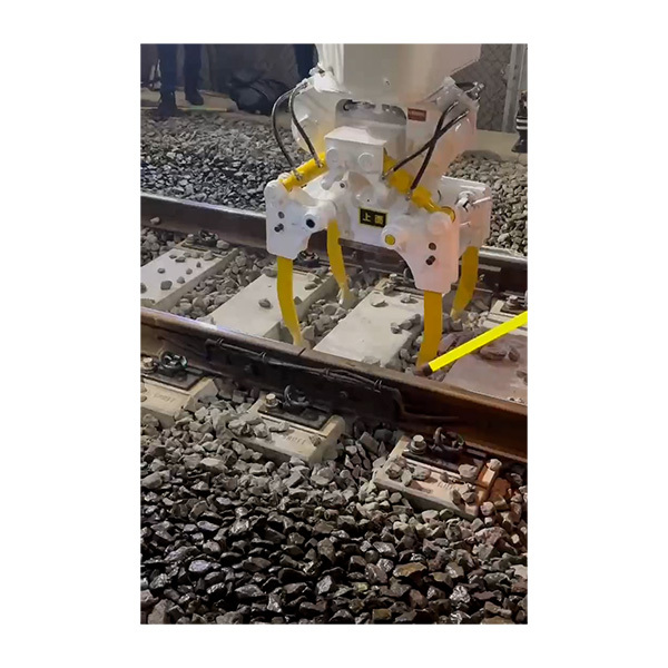 G4（グリッパー＆4頭タンパー）　4頭タンパーモード作業風景